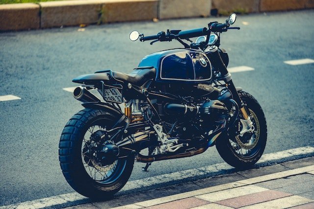 BMW R nineT: Embracing Heritage and Modernity on Two Wheels